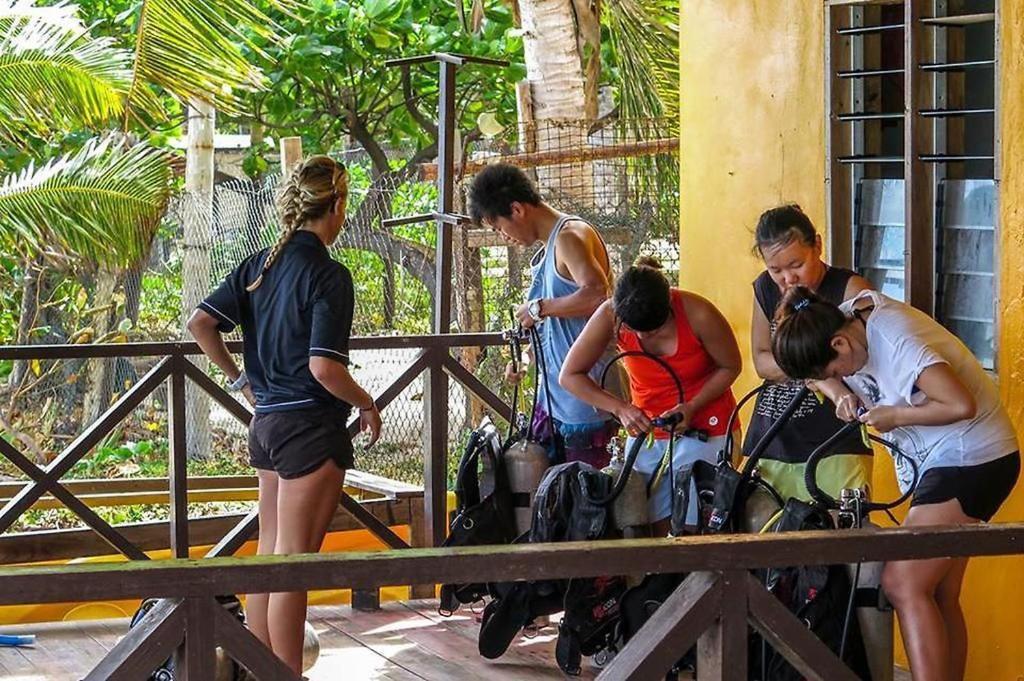 Ratu Kini Dive & Stay Mana Island Exterior photo