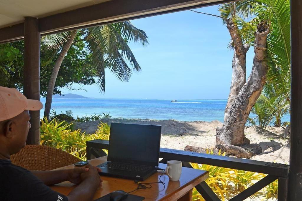 Ratu Kini Dive & Stay Mana Island Exterior photo