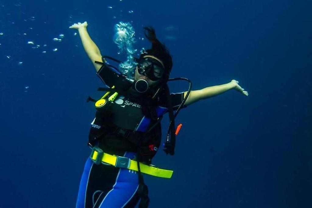Ratu Kini Dive & Stay Mana Island Exterior photo