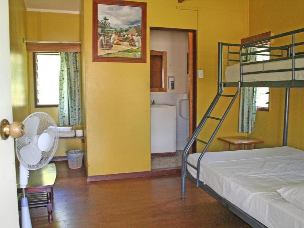 Ratu Kini Dive & Stay Mana Island Exterior photo