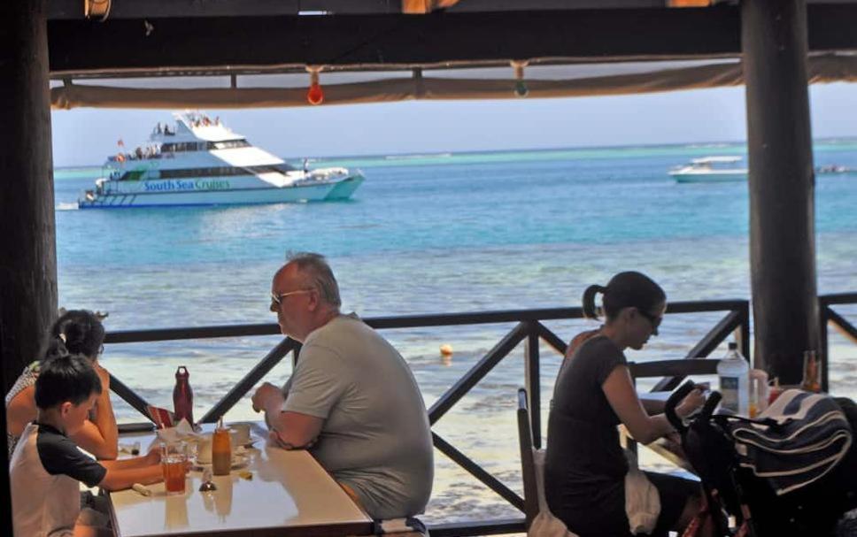 Ratu Kini Dive & Stay Mana Island Exterior photo