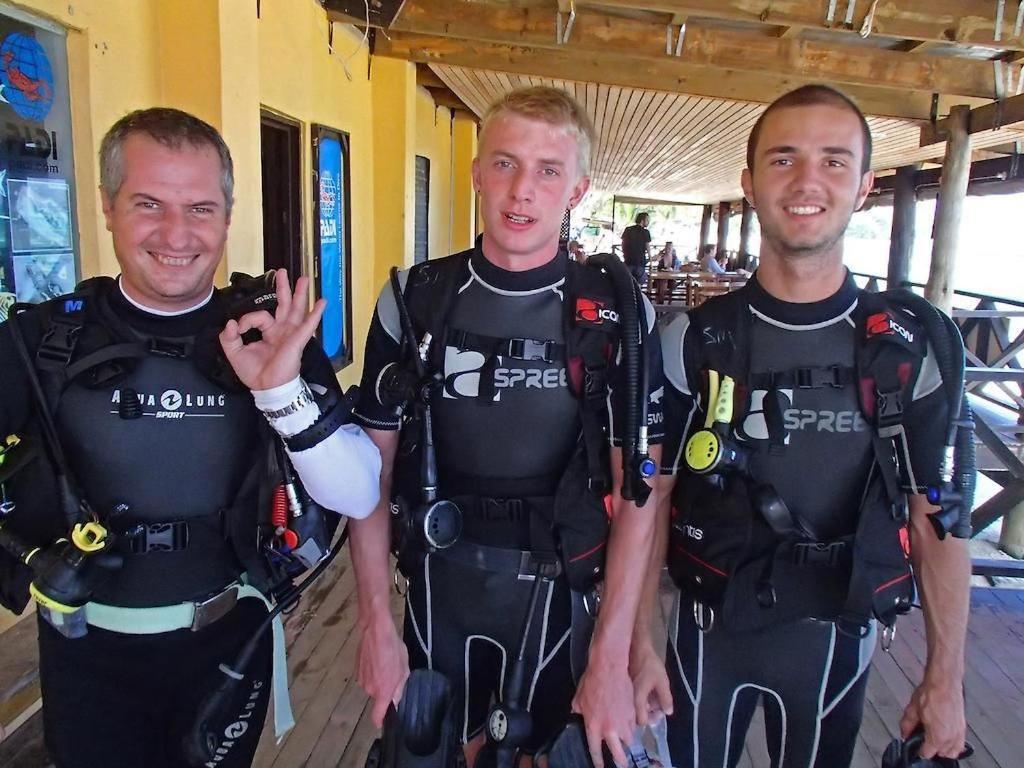 Ratu Kini Dive & Stay Mana Island Exterior photo